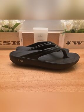 OOFOS Women's OOlala Recovery Thong Sandals Black Size 8